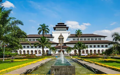 7 Destinasi Wisata Wajib Kunjung di Jawa Barat